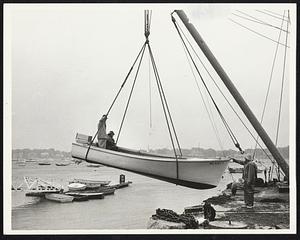 Boat is hauled in out of Marblehead Harbor as precautionary move prior to Hurricane Gerda’s swerve from Bay State.