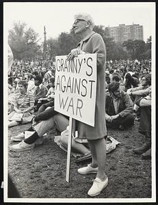 Mrs. Laurence Selling Port. Ore. Visiting her son Dr. Benj. selling, of Newton came to the rally BSDN Common