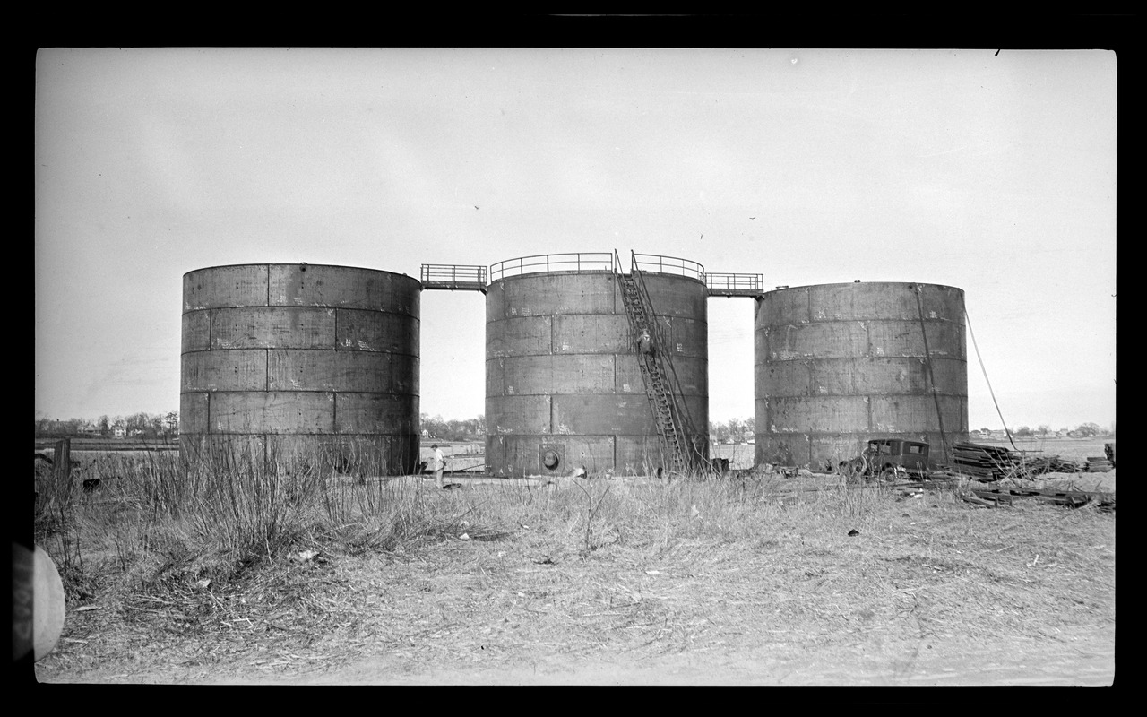 Quincy Oil Company tanks Digital Commonwealth