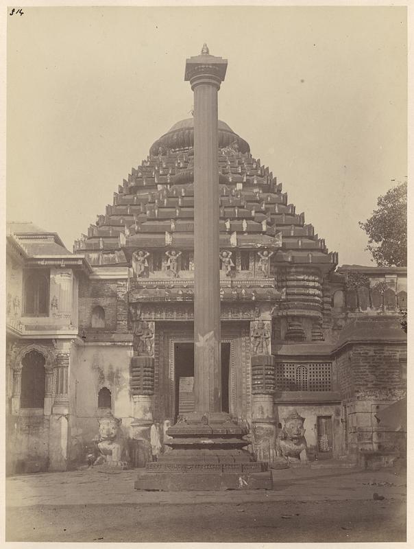 Lion Gate and Aruna-stambha, Jagannath Temple, Puri, India