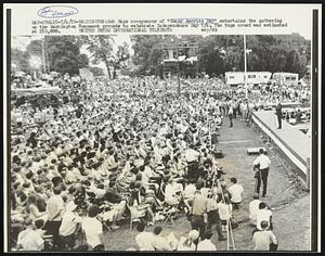 Washington: Bob Hope co-sponsor of "Honor America Day" entertains the gathering on the Washington Monument grounds to celebrate Independence Day 7/4. The huge crowd was estimated at 250,000.