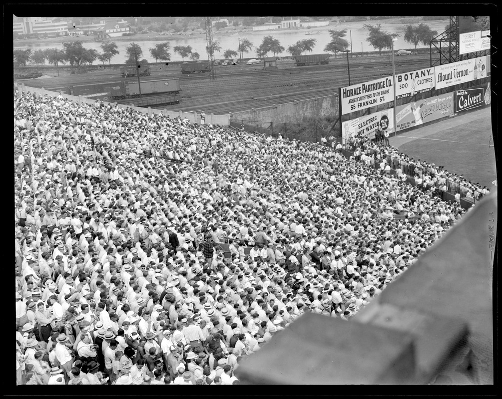 Big crowd in left field stands, Braves Field