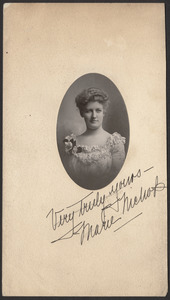 Marie Nichols violinist