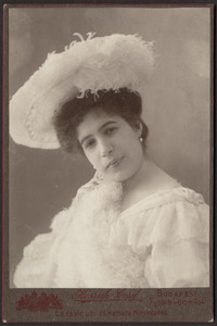 Elise Sandor soprano