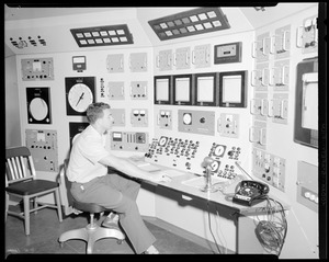 Reactor, console, Jackie Venoitt, operator