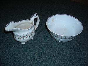 Staffordshire creamer and waste bowl