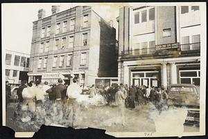 Siege Of South End Bra office on Warren avenue yesterday as urban renewal opponents took over premises for 10 hours.