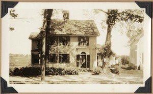 The sign on the tree says: "Dexter house. Built prior to Revolution. Fine Colonial finish. Home of Solomon 6 Andrews, first spar maker in town" (Essex, Mass)