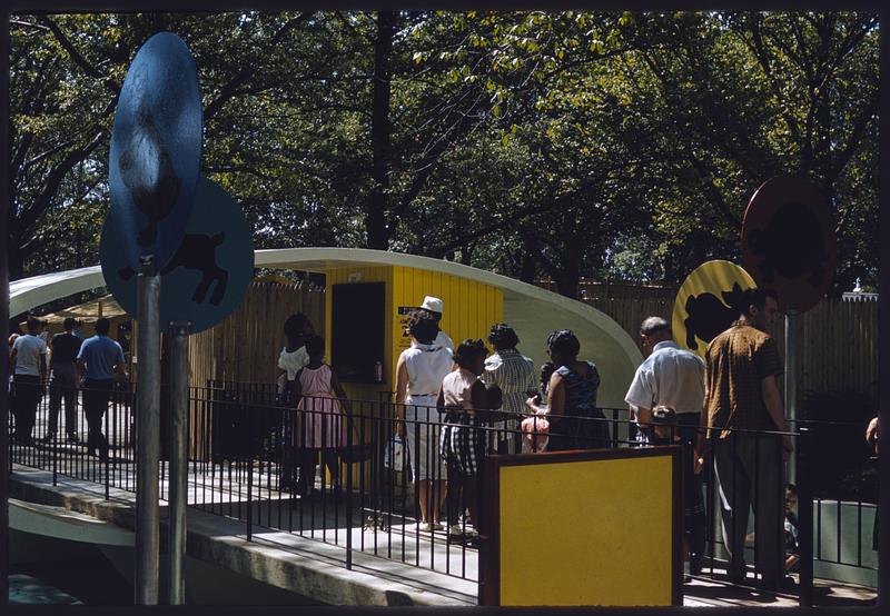 People in line at Franklin Park Zoo - Digital Commonwealth