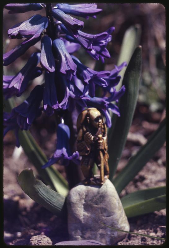 Netsuke + flowers