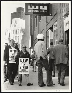 Pickets at Congress St., Boston, headquarters.