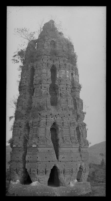 Thunderpeak pagoda at West Lake