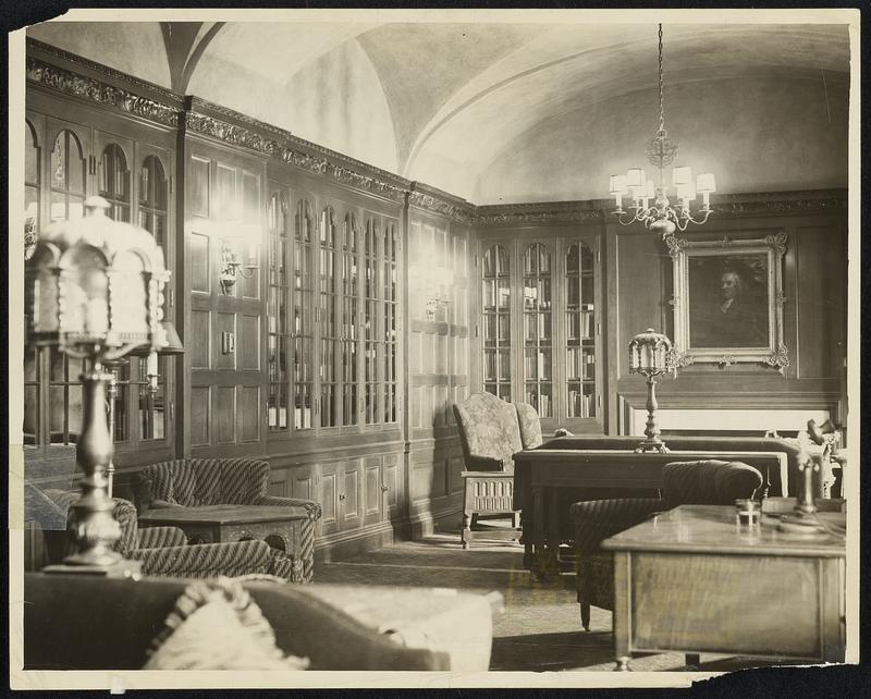 A nook in the library of the Hotel Statler. Here in the heart of a busy hotel one may find quiet and enjoy the latest books amid artistically arranged surroundings.