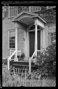 Mixter House doorway (exterior), Nantucket