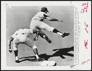 Dodger Stadium: Frank Quilici makes a spectacular diving stop of a pickoff attempt by pitcher Jim Kaat in the 2nd inning when Dodgers Dick Tracewski got too off the bag and Kaat threw wild.
