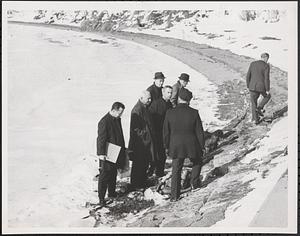 Police at site of discovery of Maxine Glover's body, Nickerson Beach, Squantum, Massachusetts