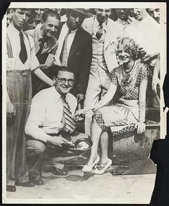 Egg Fries on Newark Sidewalks. With the thermometer at 99 degrees this Newark, N. J., man made the old reliable test by frying an egg on the sidewalk in 6 1/2 minutes and winning a $10 bet from the young lady.