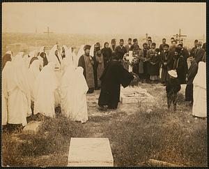 Mourning at grave - Palestine