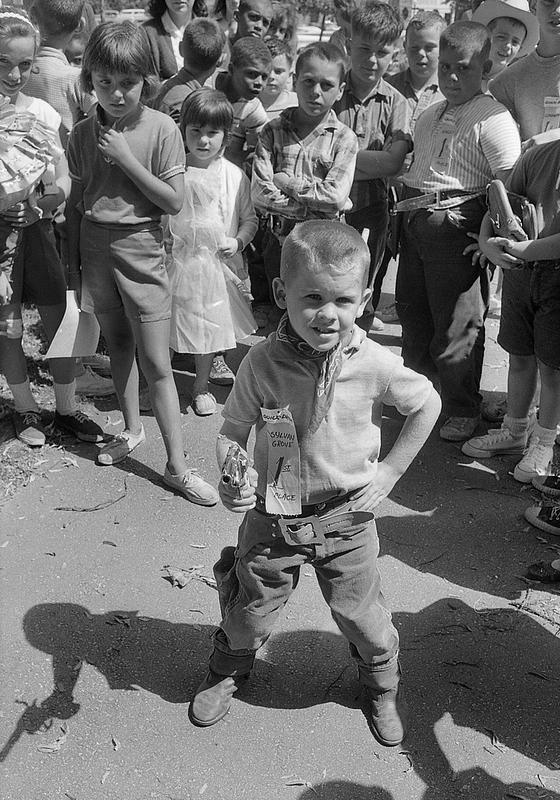 Fast draw contest, Common Park, New Bedford - Digital Commonwealth