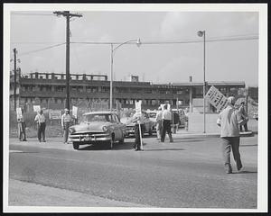 Lincoln Picketing