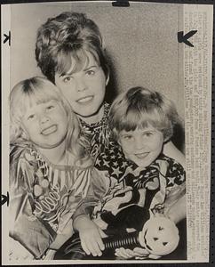 Jo Anne Williams, Rochelle Williams, Kelley Williams
