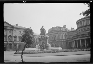 Statue of Queen Victoria in front of the Dáil and National Museum of Ireland, Dublin, Ireland