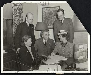 Willkie Sponsors Here–Members of the Willkie volunteer committee (seated, left to right), Mrs. Evans Dick, Phillips Ketchum and Mrs. Ketchum; (standing), Charles Francis Adams, Jr., and Frederick M. Davenport, Jr.