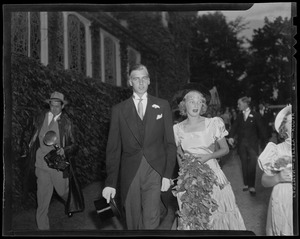 John Roosevelt and Anne Clark at wedding