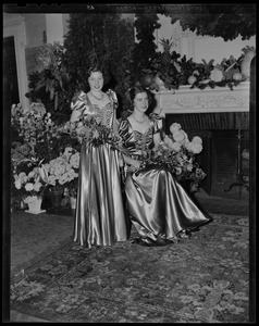 Eleanor Roosevelt and unidentified woman make holiday debut (Thanksgiving)