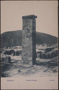 Delphes. Base de Prusias. Δελφοί