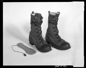 CEMEL, air-crewmens boots, heated electrical (experimental)