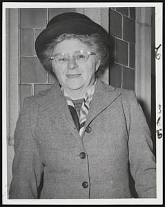 Mrs. Lillian R Siegle Brookline. Food Sonservator.