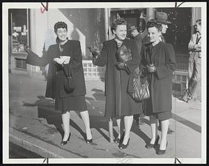 They took The Train – Dorothy Tamnaro, Florence Byron and Helen Valles (left to right) all of Lynn, are shown trying to make their way to Newport, R.I., as the bus strike stalled transportation. They ended up by taking the train.