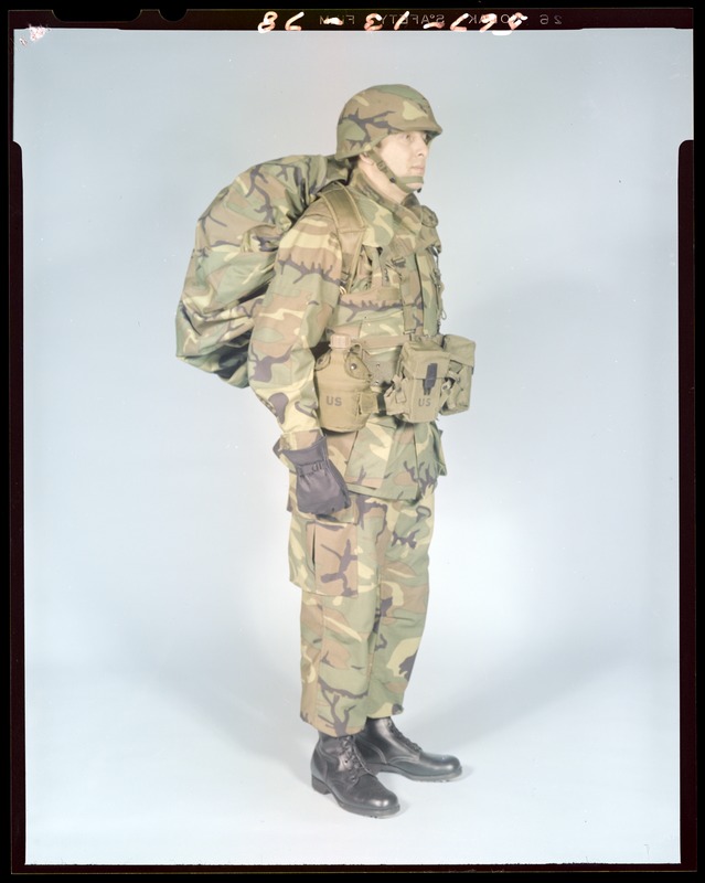 Battle dress, uniform, 3/4 view, CEMEL