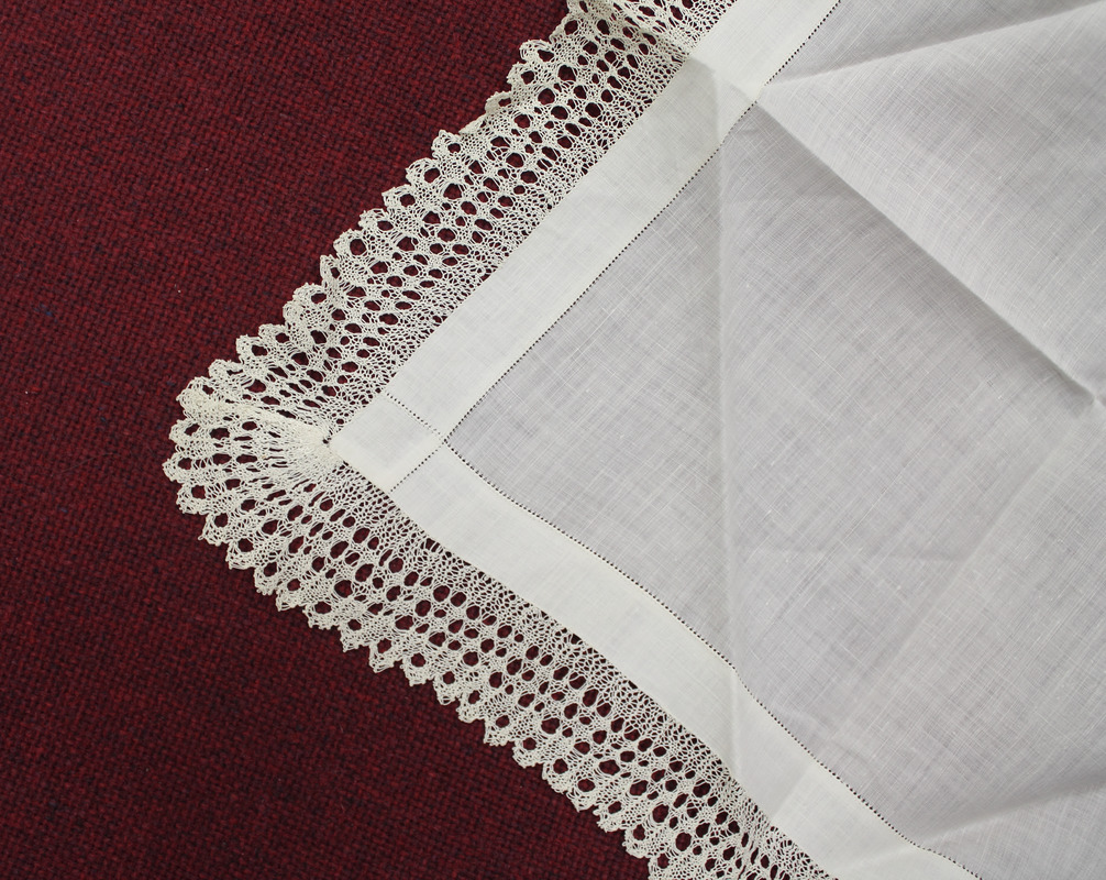 Napkin with lace edge tatting, made by Laura Bridgman (close-up)