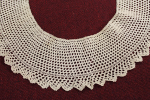 Lace collar, made by Laura Bridgman (close-up)