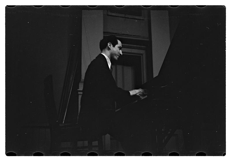 Jesús María Sanromá playing piano
