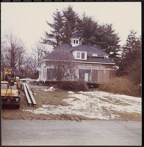 East side Elliott House being moved