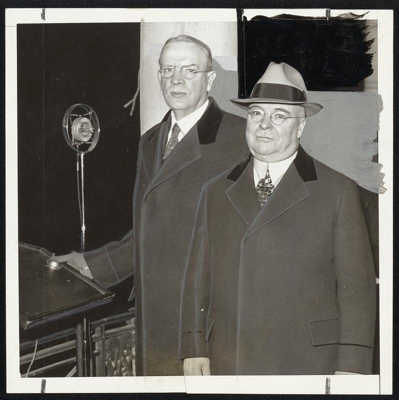 Mayor Mansfield (at left) and Park Commissioner William P. Long at the municipal Christmas observance on Boston Common last night.