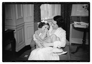 Bebe Daniels and family
