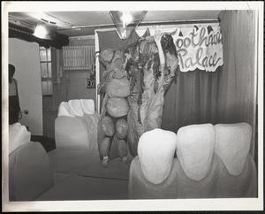 Toothpaste Palace performance