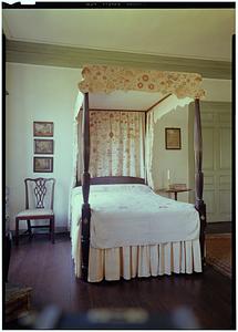 Marblehead, Mass: Lee Mansion, Bedroom (2nd floor), crewel bed handings