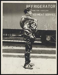 Non-sinkable life-saving suit