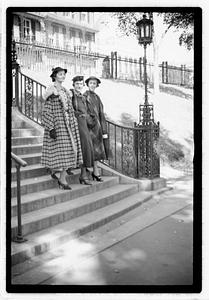 Models posing, Boston State House