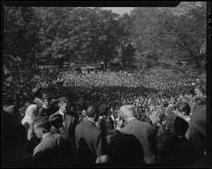 Jawaharlal Nehru in front of large outdoor crowd at Wellesley College