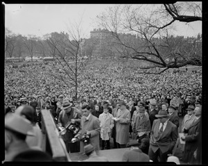 Large crowd, including photographers, standing in Boston Common for Billy Graham event