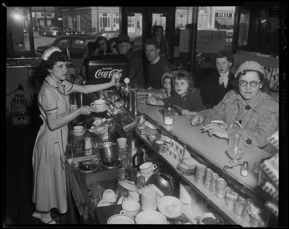 Server Anita Savoie working behind diner counter with seated customers ...