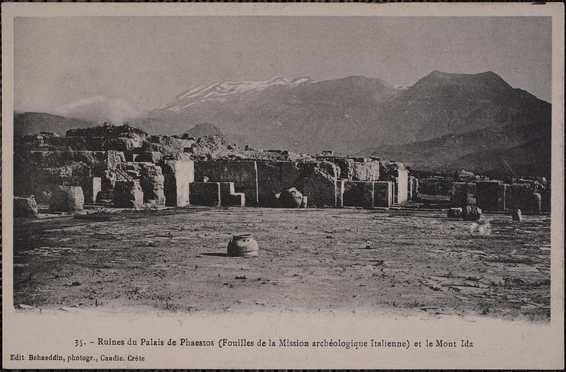 Ruines du Palais de Phaestos (fouilles de la mission archéologique Italienne) et le Mont Ida