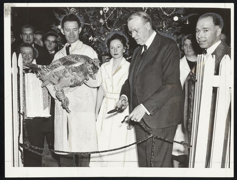 Mayor Mansfield officially opening the six-day "Food for Gifts" show yesterday at the Mechanics Building. Taking part in the ceremonies are, left to right - P.J. Davis, Miss Ruth Dallin and Edward Synan, extreme right, president of the Massachusetts Retail Grocers' Association.