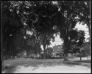 Post Office Square showing drinking fountain and seats